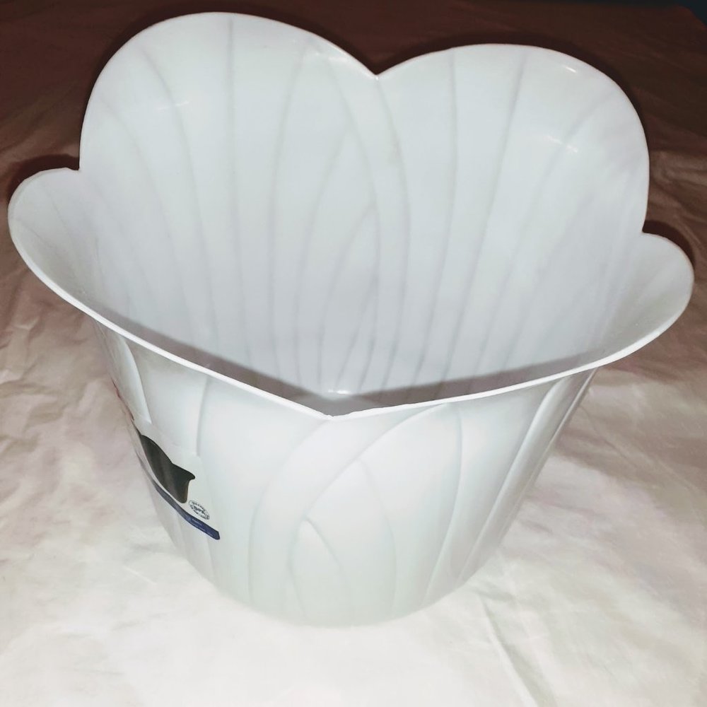SALE TULIP SHAPE TRASH CAN, 9QT -White